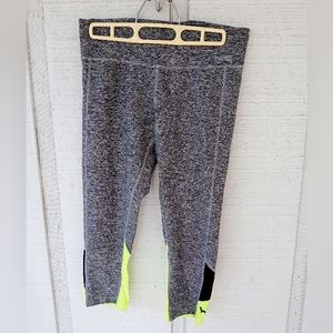 PINK Victoria's Secret Yoga Capri Pants Bottoms Smooth & Sleek Workout Gear